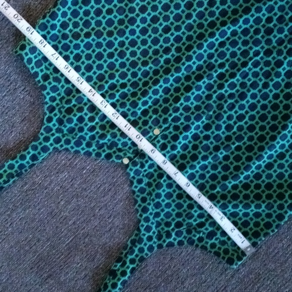 💚Banana Republic💚 - Green/Navy Geometric Pattern Sleeveless Top - Picture 8 of 9